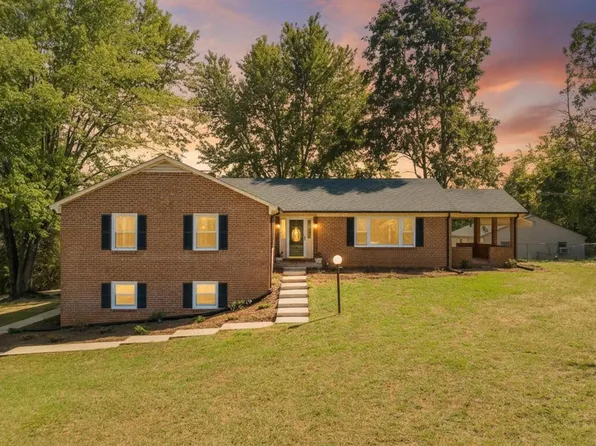 11207 E Lynchburg Salem Tpke, Forest, VA 24551
