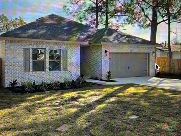 205 Green Dr, Mary Esther, FL 32569