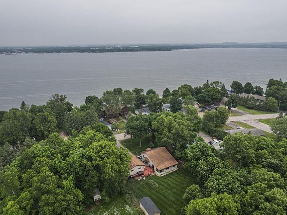 2nd image of 425 Shorewood Dr