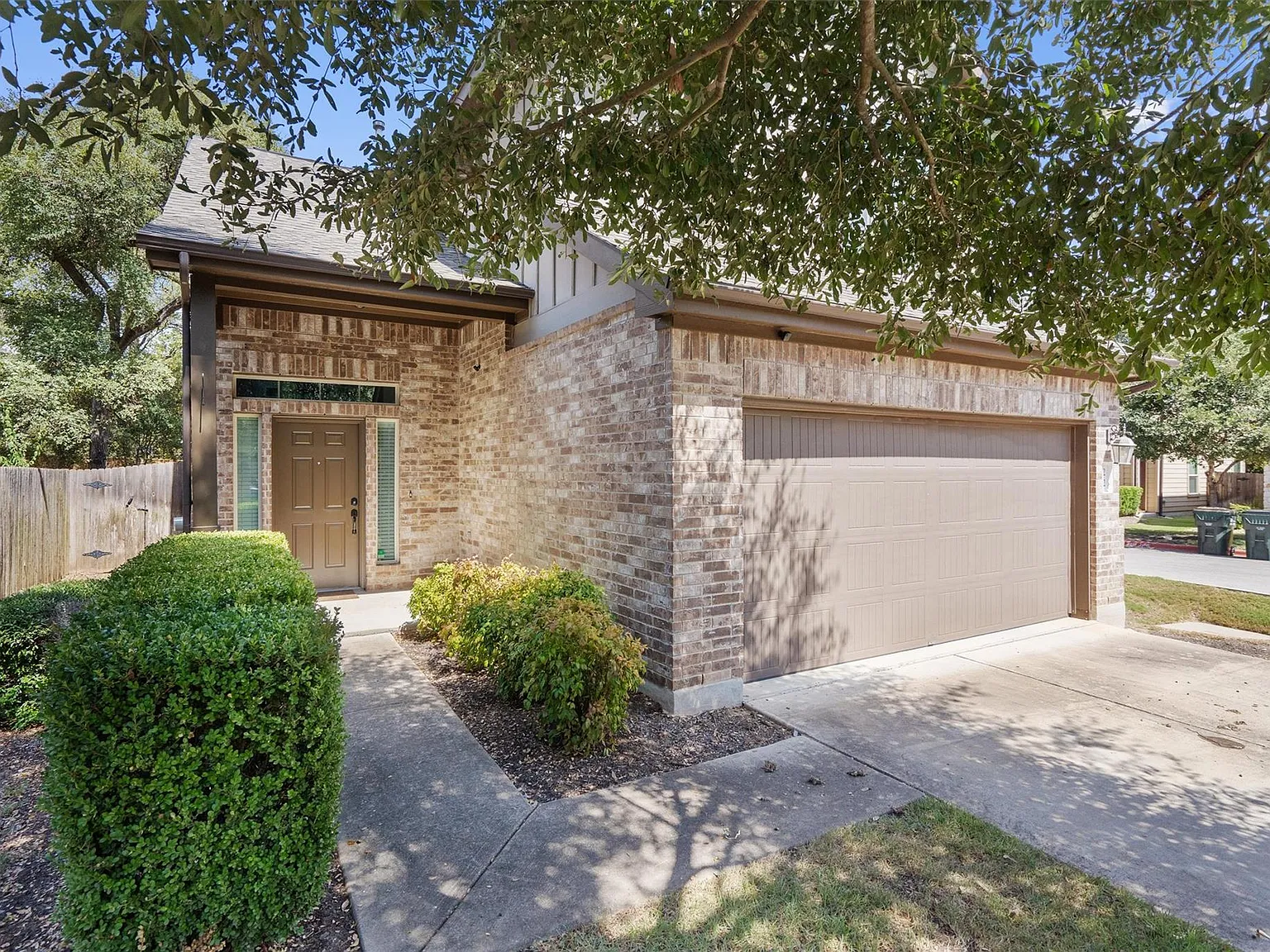 3 bed, 2.5 bath, 1759 sqft, $2,800 — Photo 1