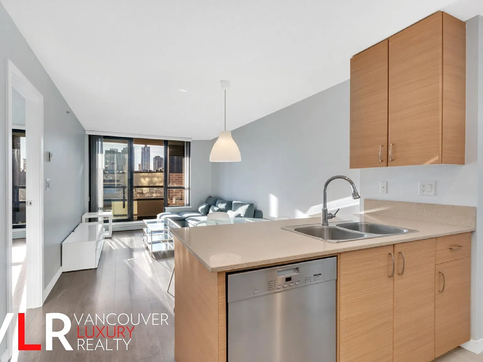 1 bed, 599 sqft, $2,595 — Photo 3