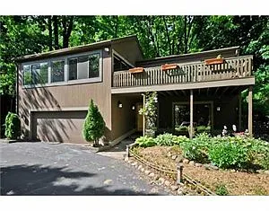 330 Riverview Dr photo 1