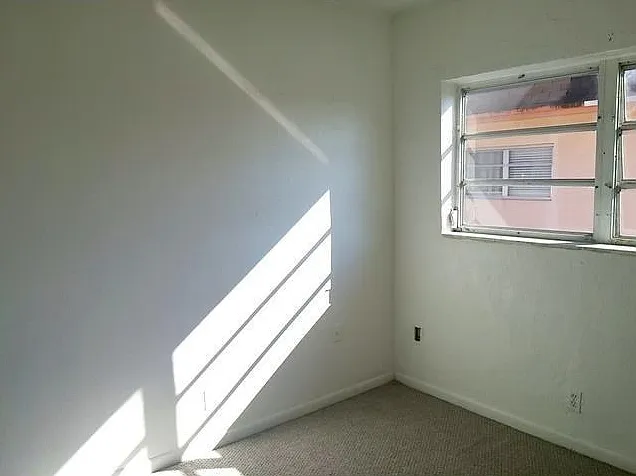 2430 SW 42nd Ave — Photo 8