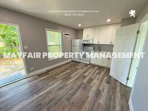 2724 NW 6th Ct Photo 1