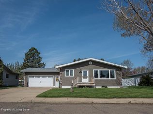 1171 12th Ave W, Dickinson, ND 58601