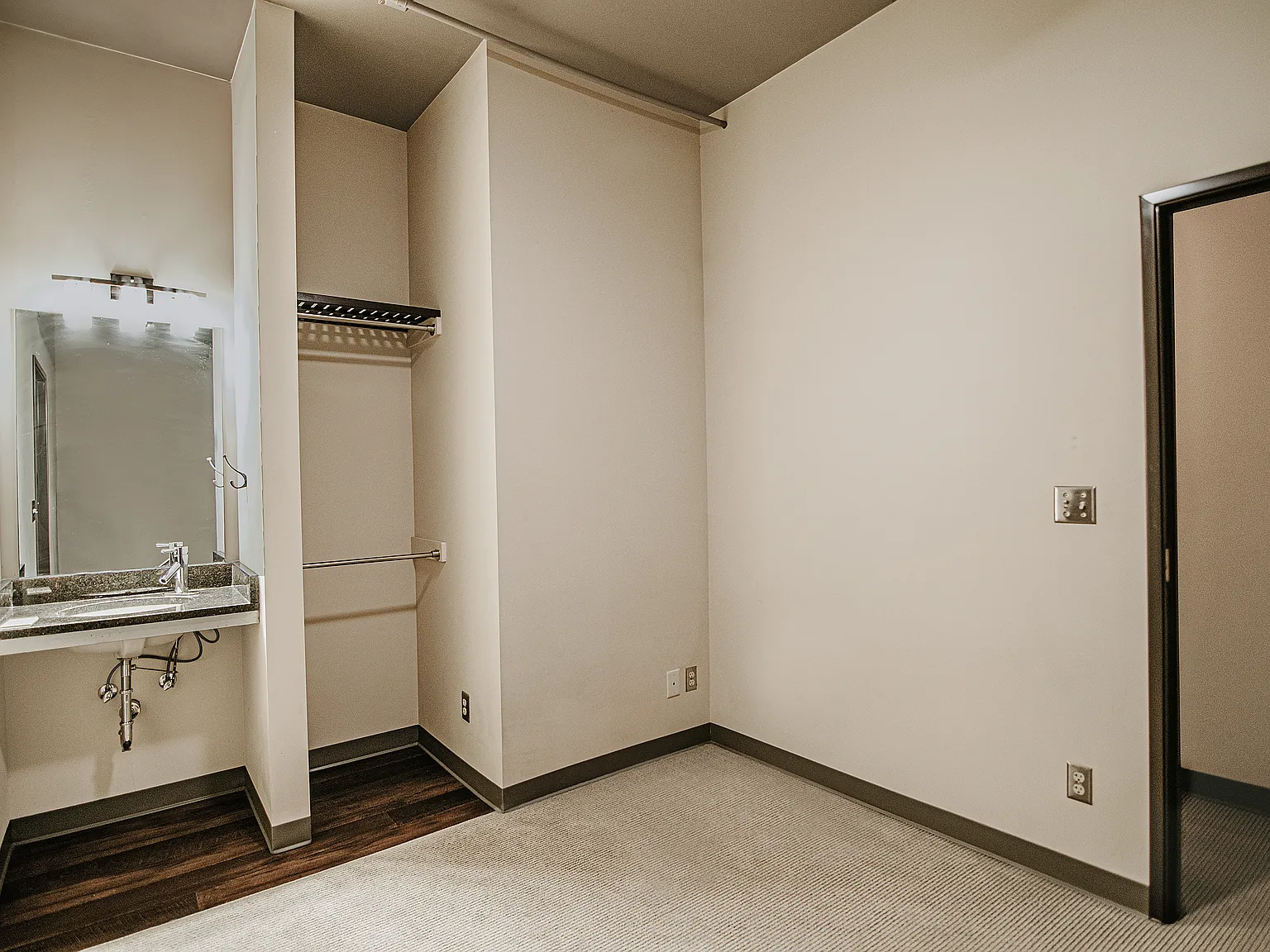 3 bed, 2.5 bath, 1008 sqft, $2,025 — Photo 3