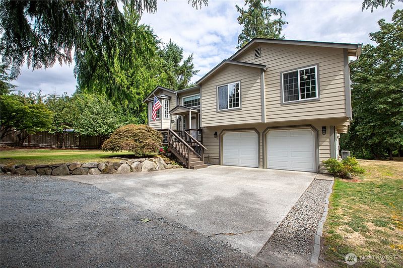 2nd image of 521 208th Avenue E