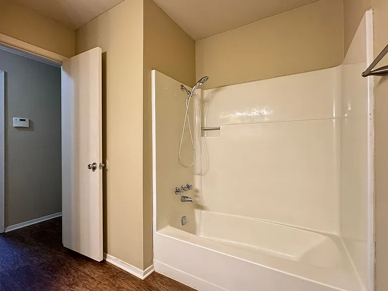 8414 Cambridge Rd #C06 — Photo 11