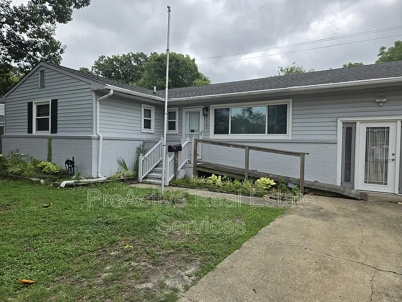 3 bed, 1.5 bath, 1650 sqft, $2,350 — Photo 2