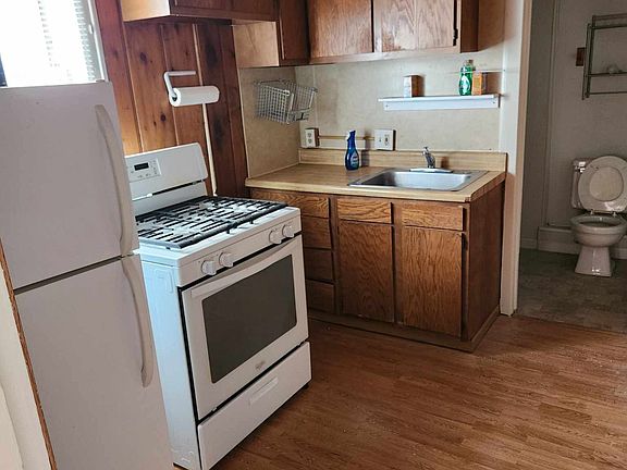 2nd image of 382 Riverbank St APT 2