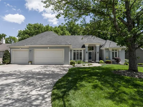 7611 Eicher Dr, Shawnee, KS 66217