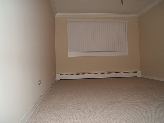 3rd image of 402 Franklin Ave APT 1