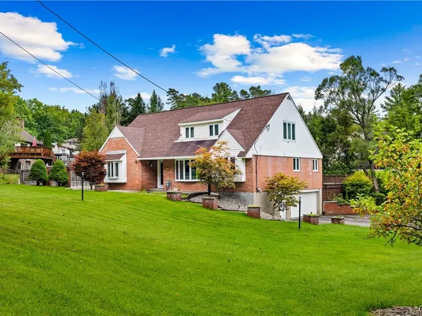 22 The Hills Dr, Utica, NY 13501