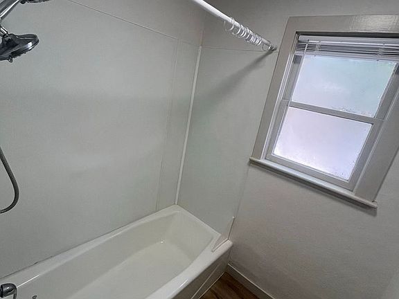 4th image of 520 S Curry St #202