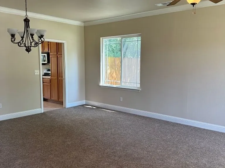 1390 Empress Ln — Photo 3