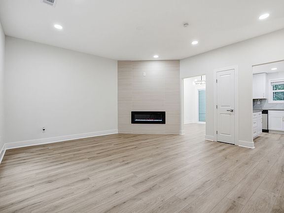 2nd image of 504 Wedgewood Way