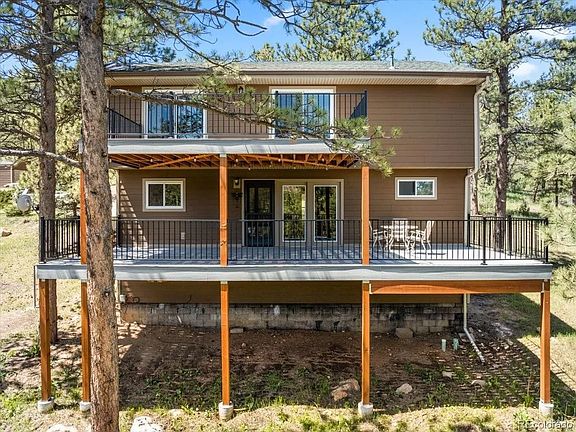 Outdoor deck