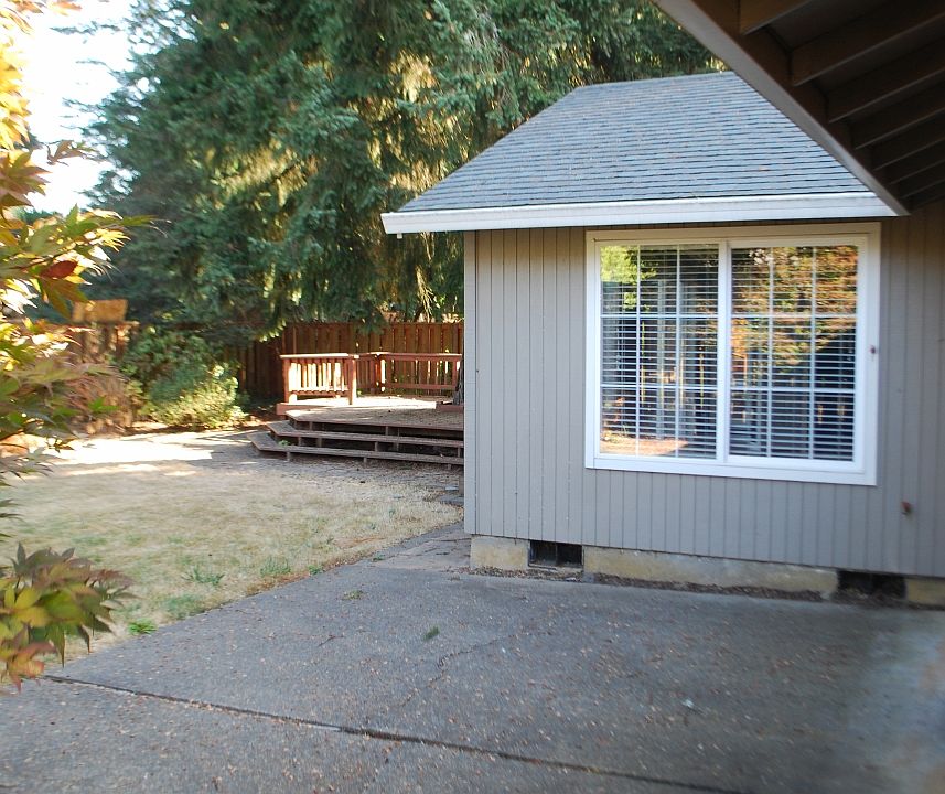 1st image of 764 SE 40th Ct