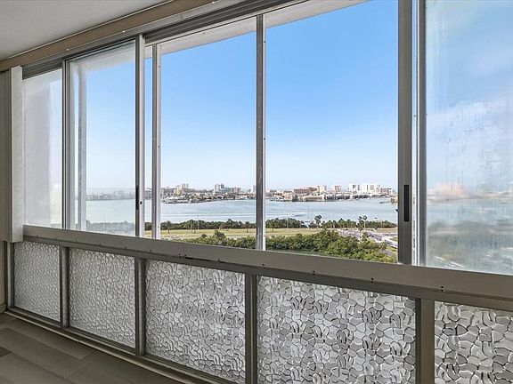 4th image of 31 Island Way APT 1205