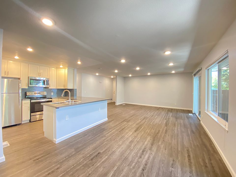 1st image of 642 Hopkins Ave APT 1
