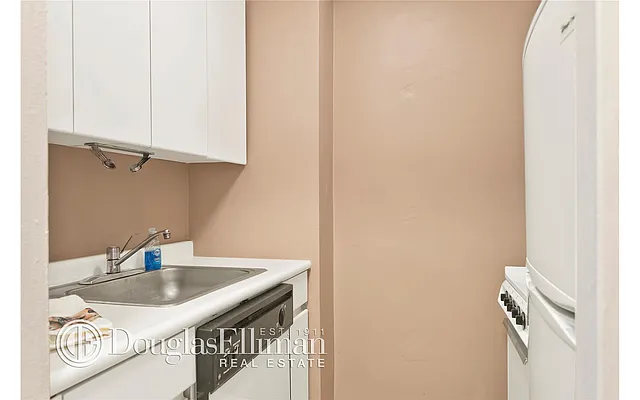 Sold by Douglas Elliman | media 8