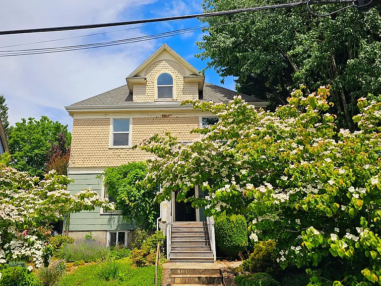 309 NE Graham St #A — Photo 10
