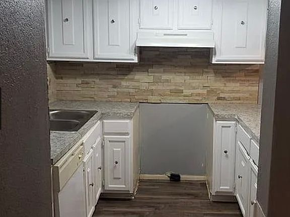 2nd image of 5112 Tennis Court Cir