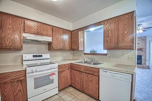 5th image of 2326 Twisted Oaks Dr