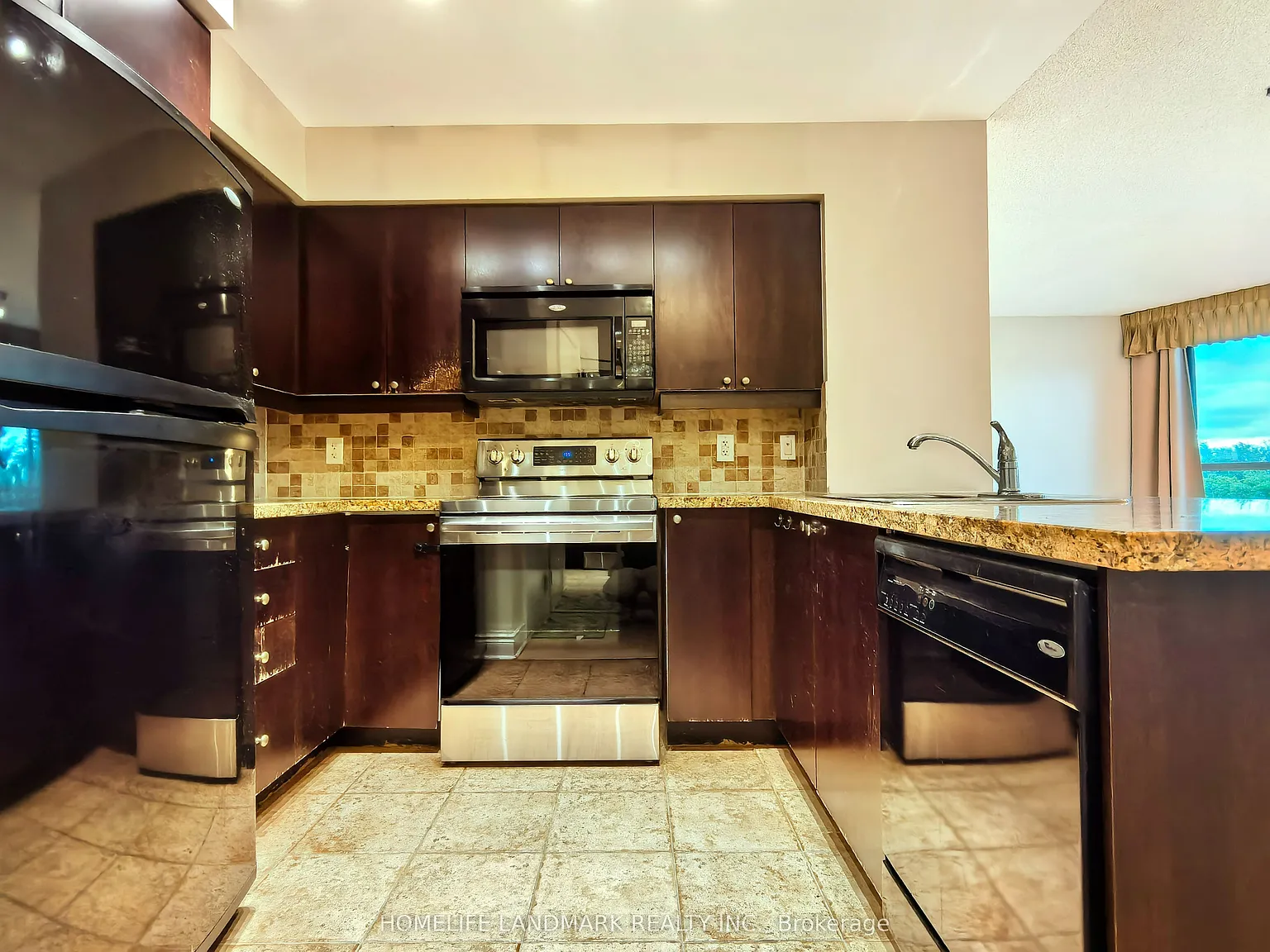 15 Greenview Ave — Photo 4