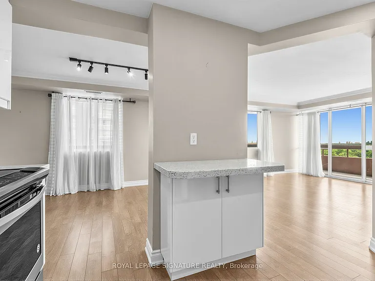 8111 Yonge St #1010 — Photo 7