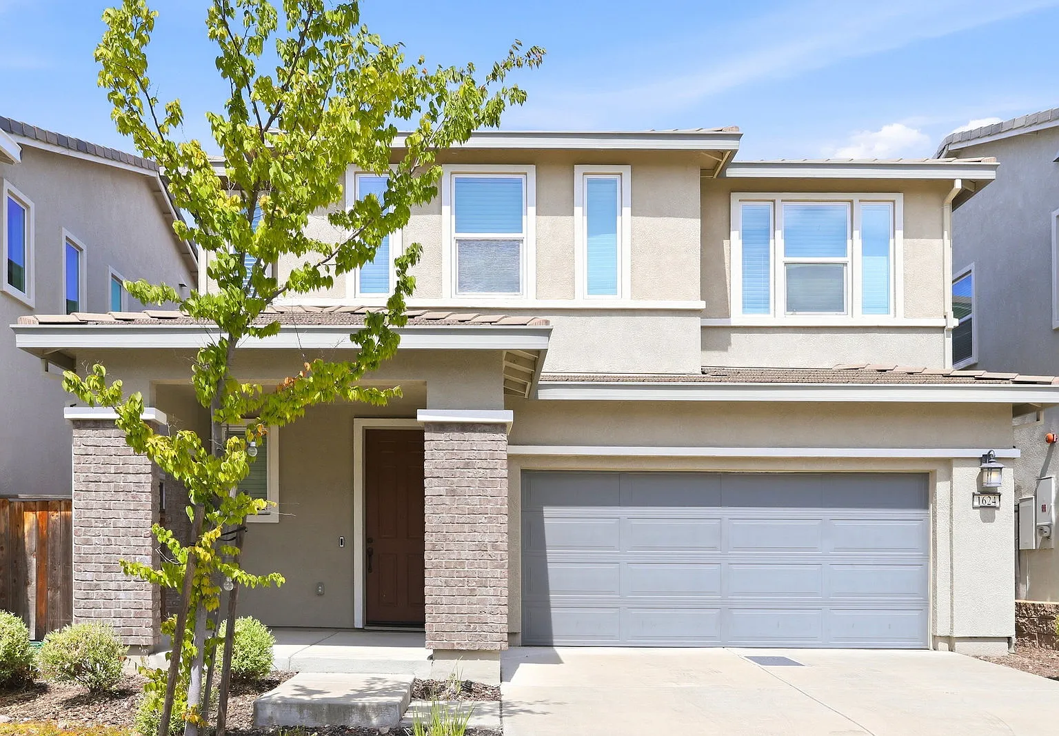 3 bed, 2.5 bath, 1833 sqft, $2,895 — Photo 1