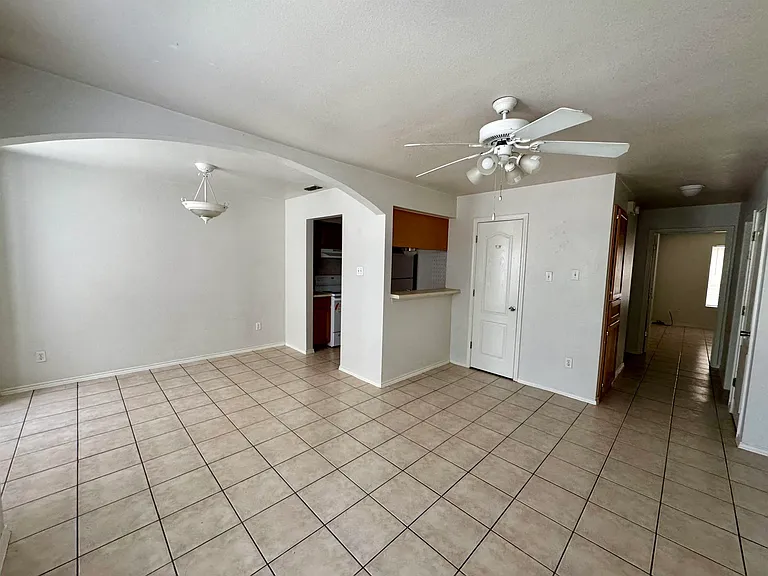 203 Martingale Ln #58 — Photo 5