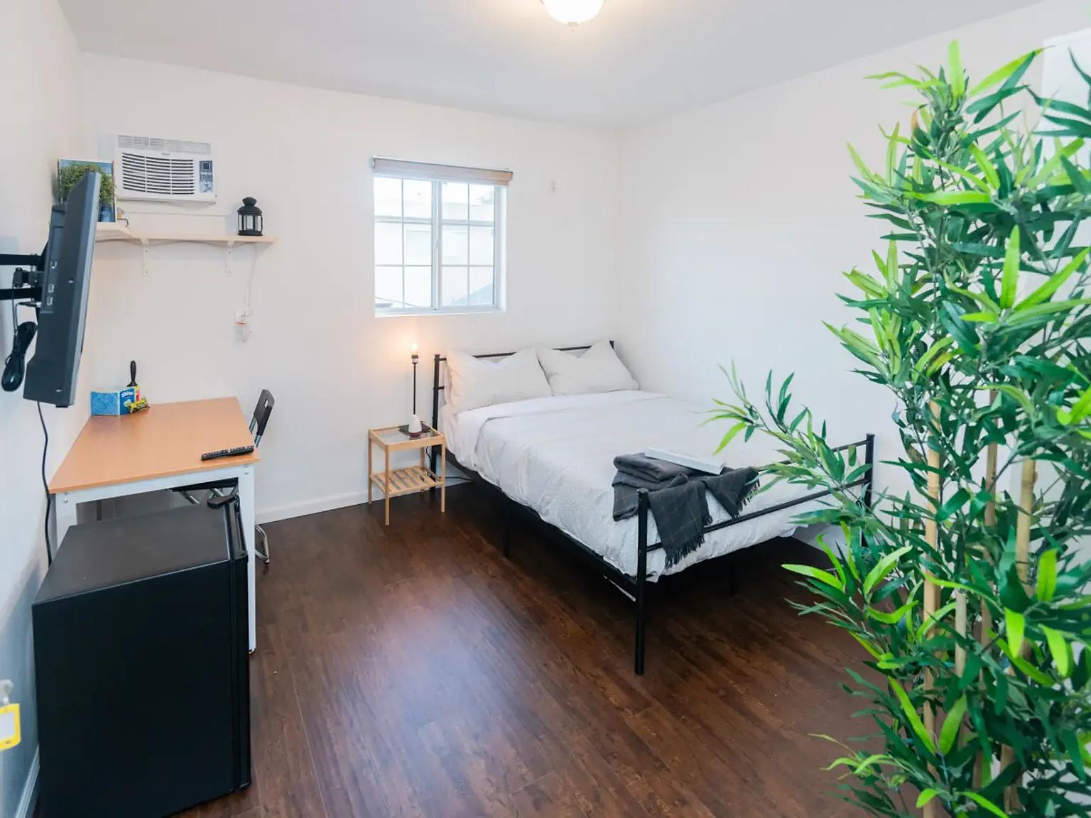 6 bed, $1,250 — Photo 2