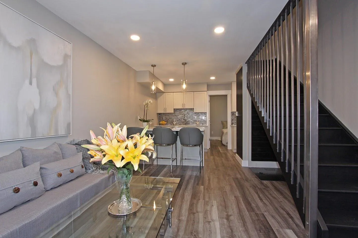 3 bed, 850 sqft, $4,290 — Photo 3