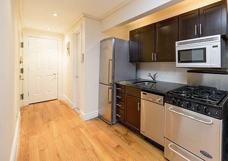 4th image of 320 W 14th St APT 3