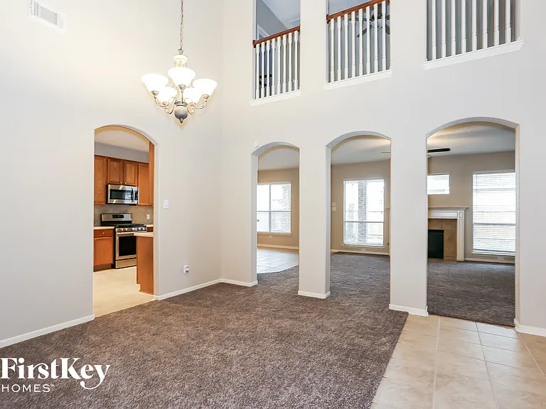 18210 Olive Tree Ct — Photo 4