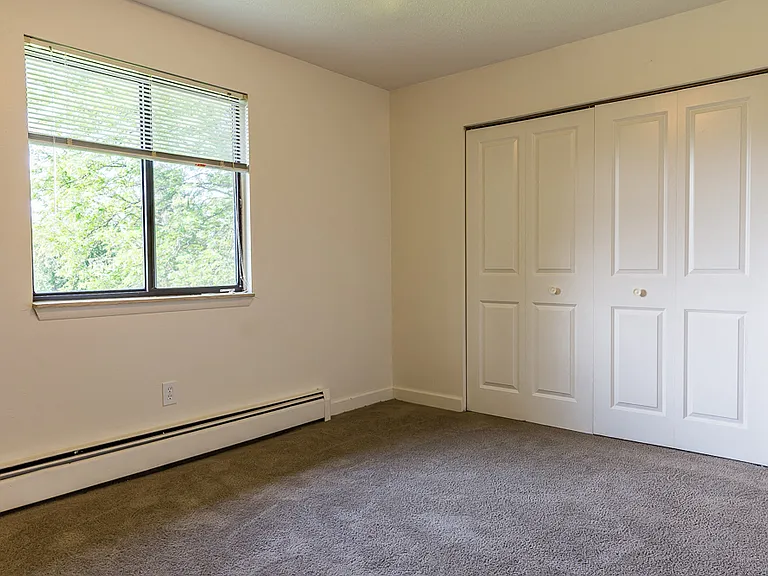 Crossroads Apartments — Photo 26