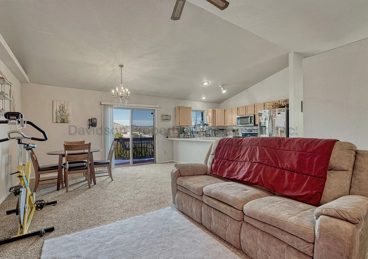 Inviting 3 Bedroom Townhouse on the West Side of Colorado Springs — Photo 4