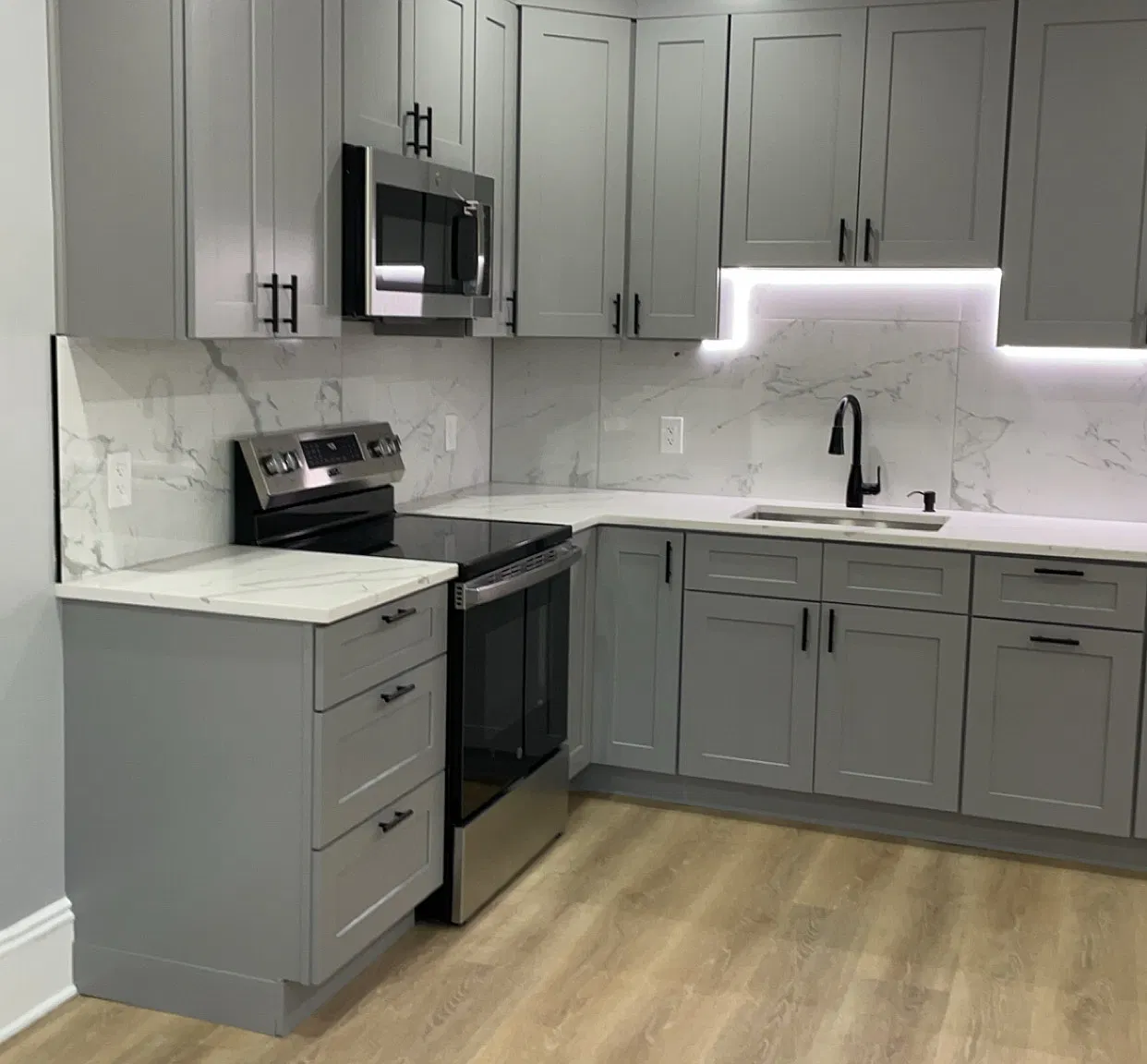 2 bed, 1000 sqft, $2,300 — Photo 1