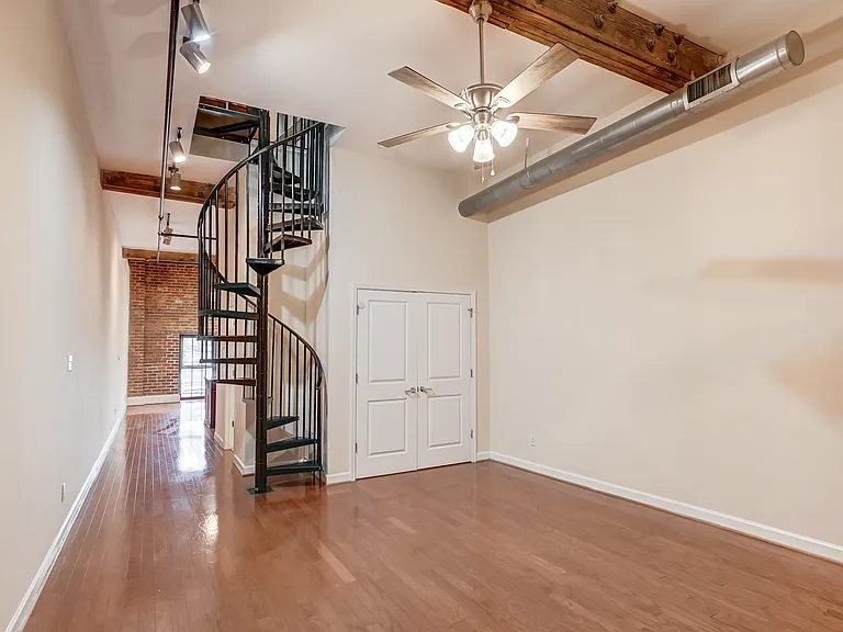 815 Porter St #407 — Photo 35