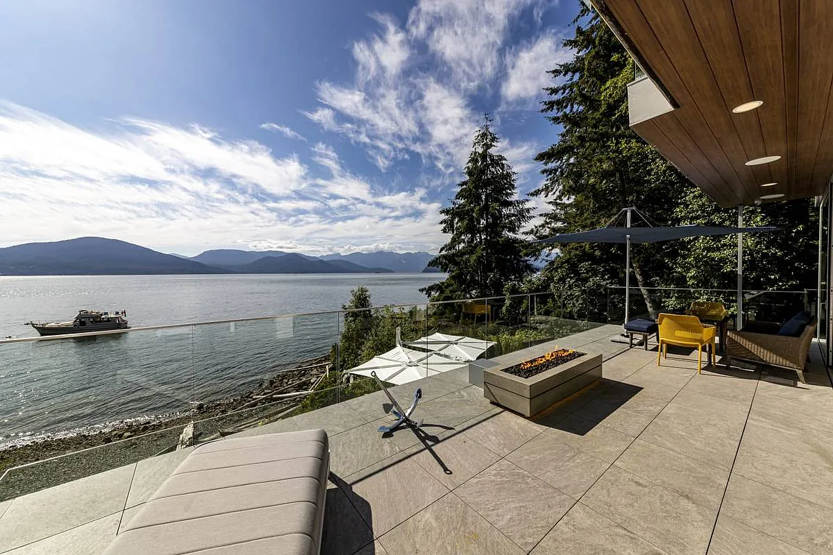 Lonsdale Ave, North Vancouver — Photo 4