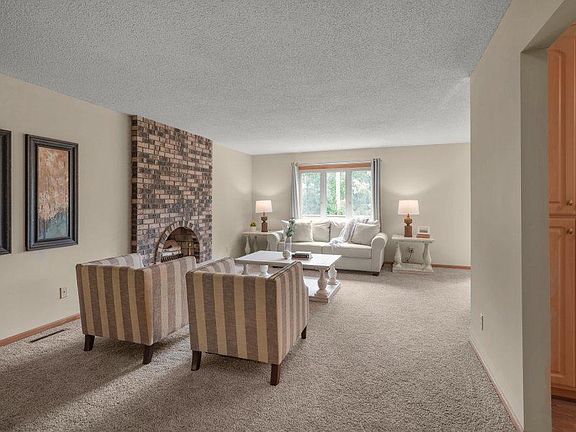 3rd image of 10221 Jeffery Ln