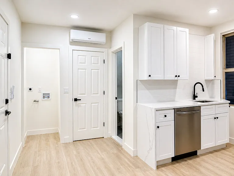 336A Danforth Ave #1 — Photo 4