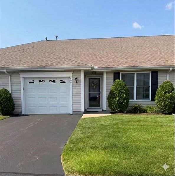 1st image of 806 Village Green Cir