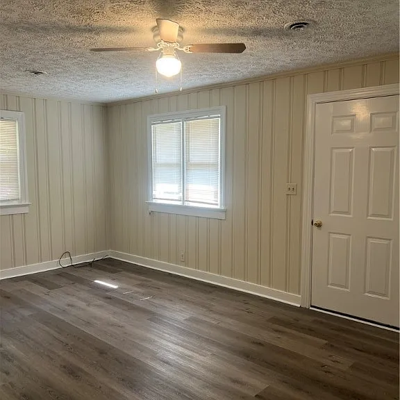 1409 Surry Ave — Photo 2