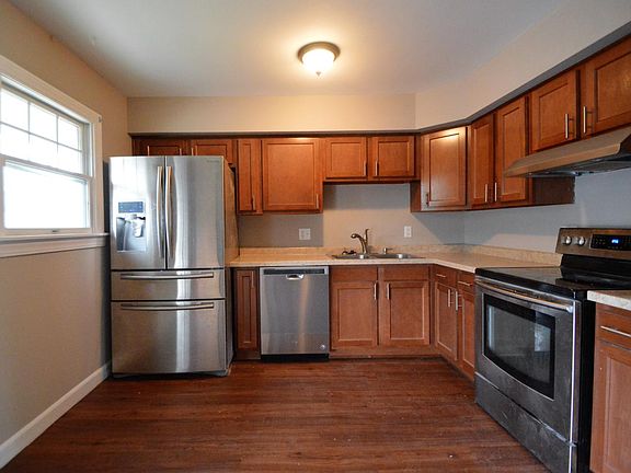 2nd image of 1337 Tiverton Sq N