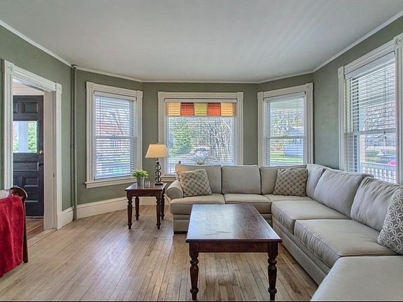5th image of 34 Emerald St