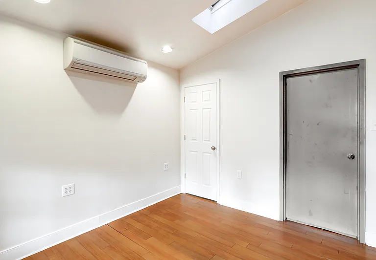 121 E Chestnut St #121B — Photo 7