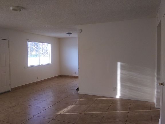 3rd image of 1106 N Thorne Ave
