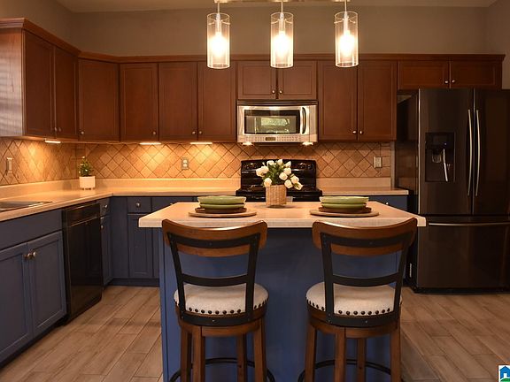 2nd image of 1212 Glenstone Pl